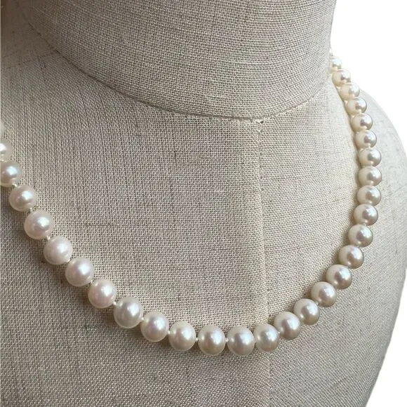 14k wht gold white Akoya pearl 16” choker necklace w/flower clasp, appraised